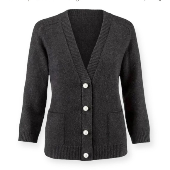 CAbi Sweaters - 🕶️Cabi Grey Snap Pearl Buttons Cardigan L